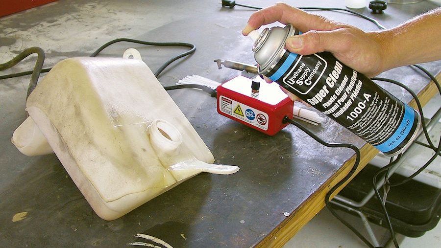 How to clean a coolant reservoir - All you need to know